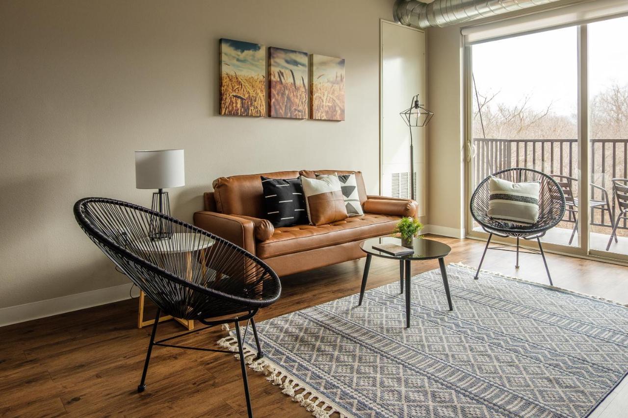 Frontdesk Core Apts Campustown Ames Esterno foto