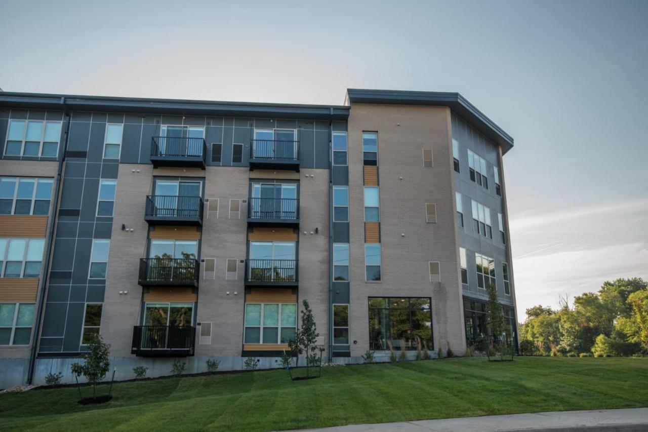 Frontdesk Core Apts Campustown Ames Esterno foto